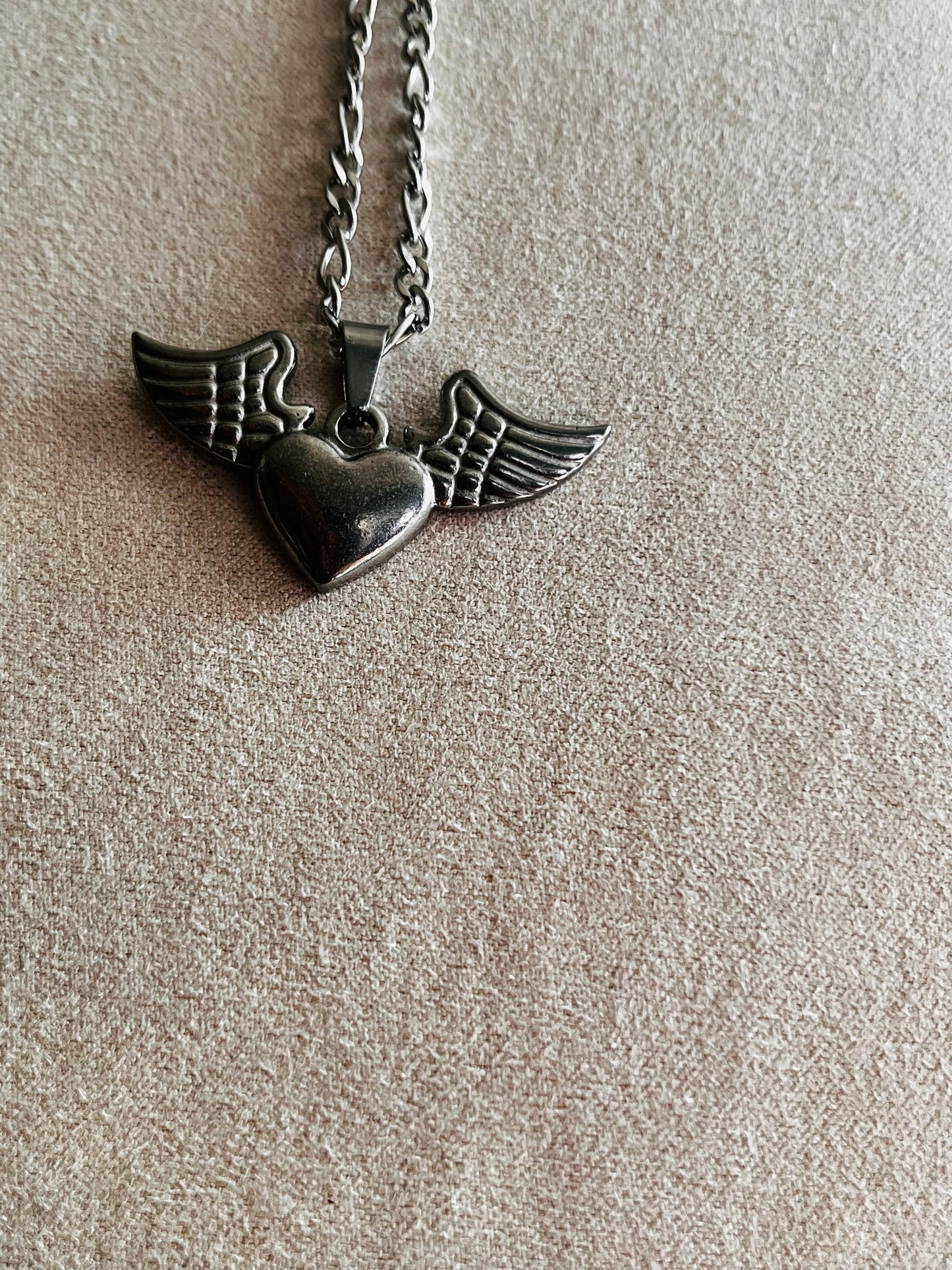 Heart/angelwings necklace