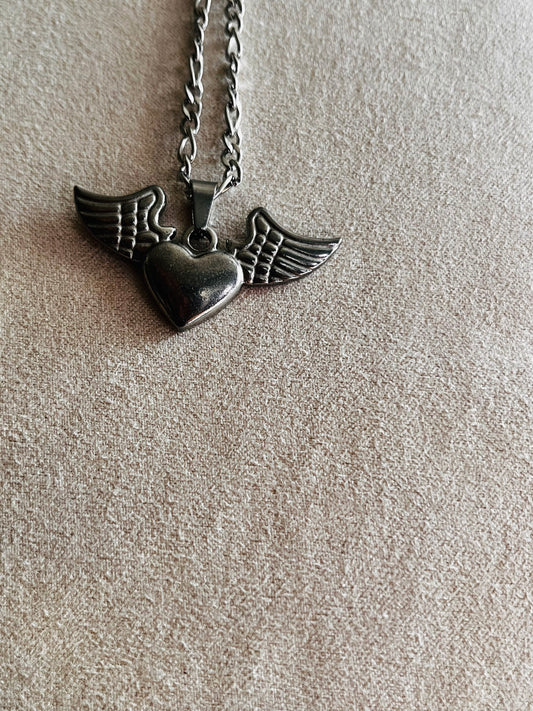 Heart/angelwings necklace