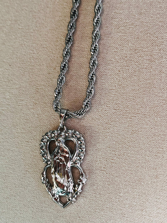 VIRGENCITA necklace